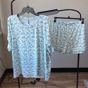 Izod floral print PJ top and short pajama set Ivory with floral print pattern 3X
